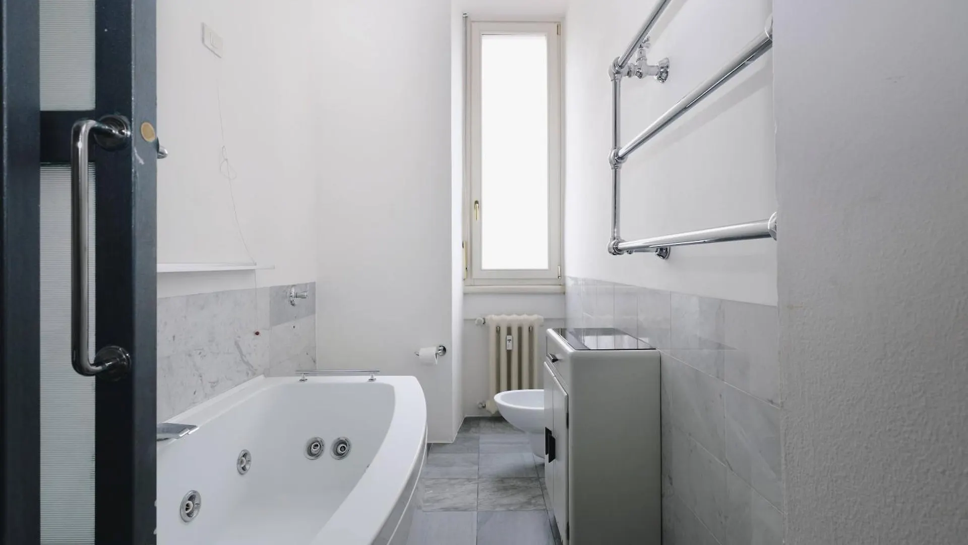 Apartament Joivy Deluxe Flat Near City Centre Mediolan
