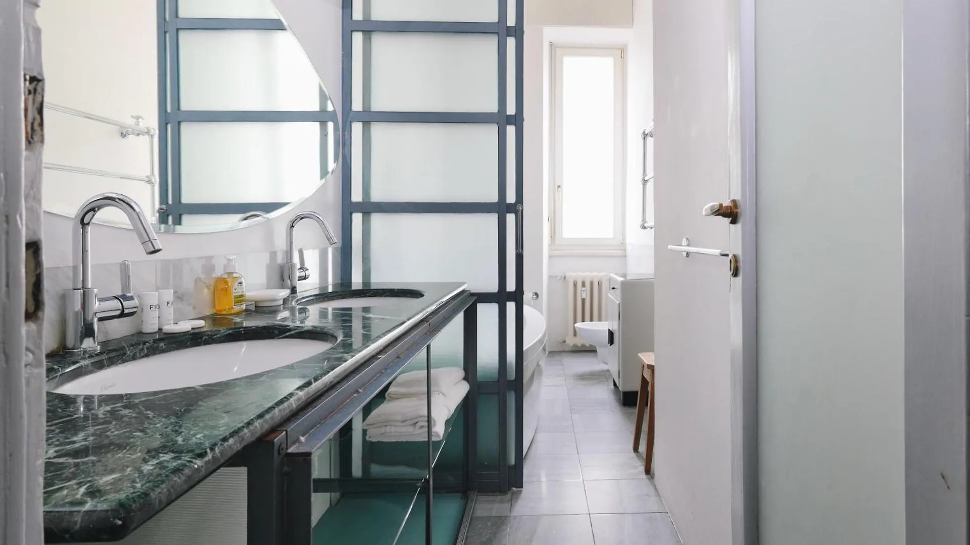 Apartament Joivy Deluxe Flat Near City Centre Mediolan